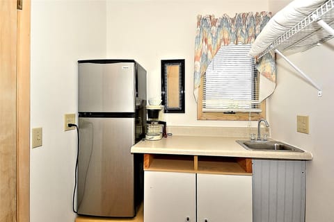 Microwave, dishwasher, coffee/tea maker, toaster