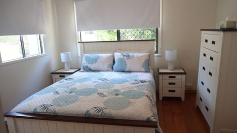 4 bedrooms, iron/ironing board, bed sheets