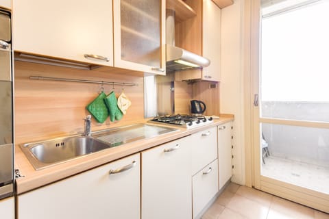 Private kitchen | Fridge, oven, stovetop, dishwasher