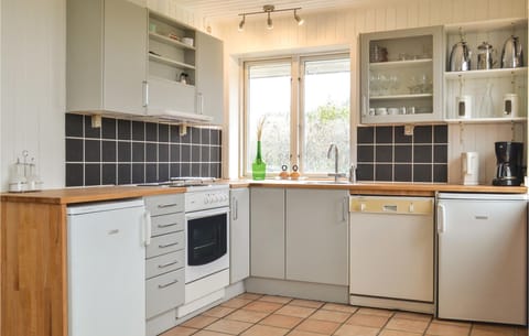 Fridge, stovetop, dishwasher, coffee/tea maker