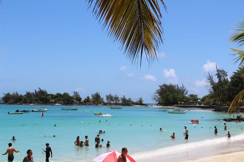 Beach nearby, sun loungers, beach towels