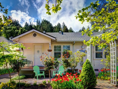 Calistoga Arbors Cottage