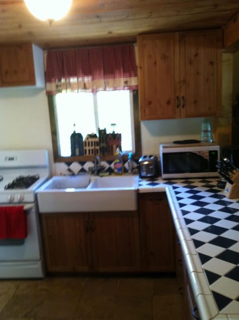 Full kitchen ready to cook your favorite meal
