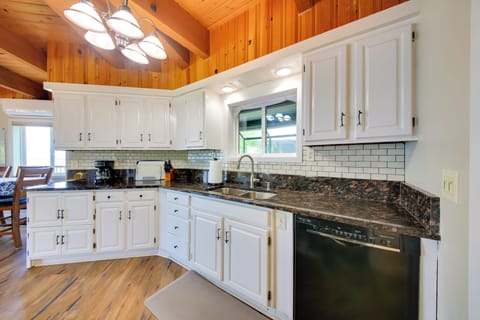 Kitchen | Stove/Oven | 1st Floor