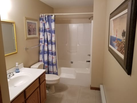 Combined shower/tub, towels, soap, toilet paper