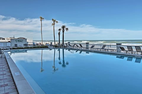 Daytona Beach Vacation Rental Condo | 1BR | 1BA | 700 Sq Ft | Steps to Enter