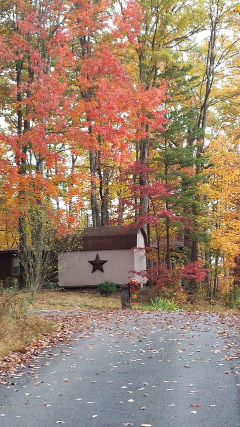 Look for the star on the out building and you will know you are there!