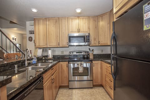 Carnelian Woods 128 Kitchen - Carnelian Woods 128 Kitchen