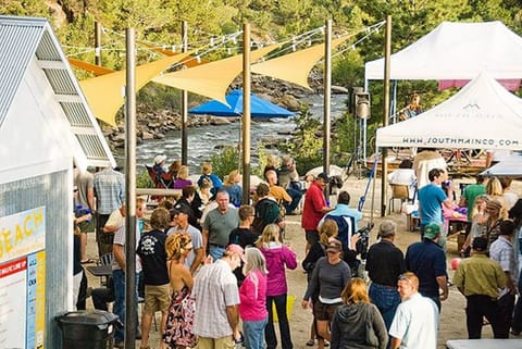 Great restaurants and bars around the corner.