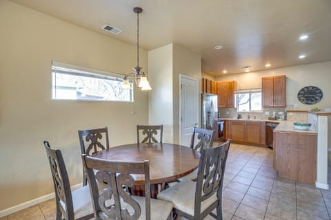 Dining Area | Dishes & Flatware Provided