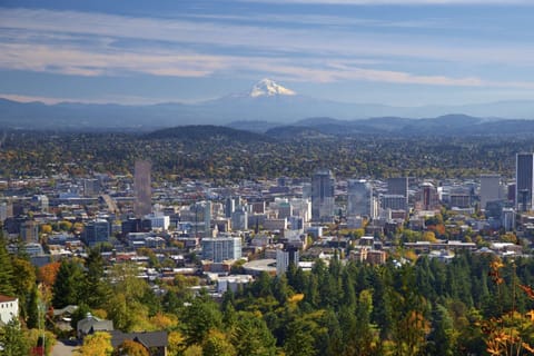 As Oregon's largest city, Portland welcomes visitors to experience exciting attractions and off-the-beaten-path escapes.