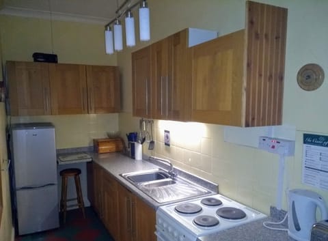 fully equipped kitchen with dishwasher