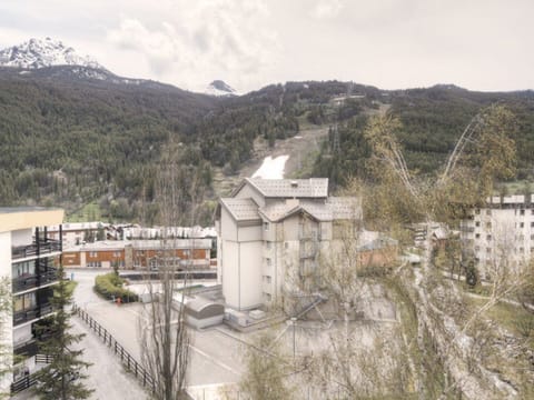 Spacious 10-Person Apartment in Serre-Chevalier with Balconies, Parking, and Ski Storage Apartment in Saint-Chaffrey