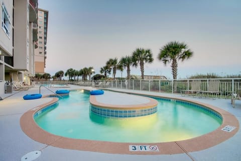 Beautifully Landscaped Heated Beachside Lazy River!