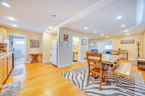 Dining Area | Dishes & Flatware Provided