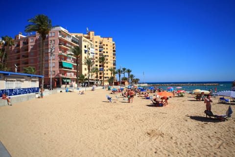 Beach nearby, sun loungers, beach towels