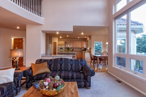 Great Room looking into kitchen. Nice for entertaining. Window wall to right.