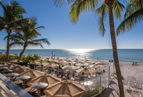 Beach nearby, sun loungers, beach towels