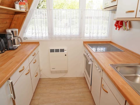 Fridge, oven, highchair