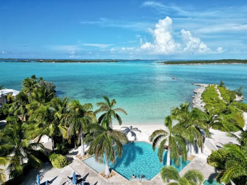 Outdoor pool, an infinity pool