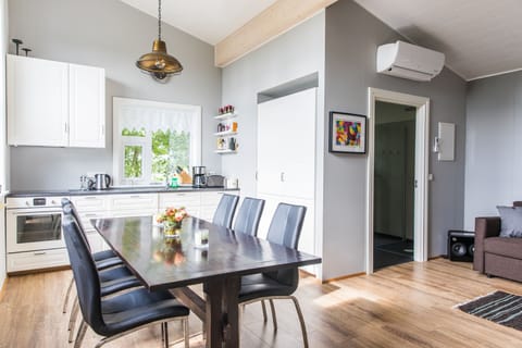 Private kitchen | Fridge, oven, stovetop, dishwasher