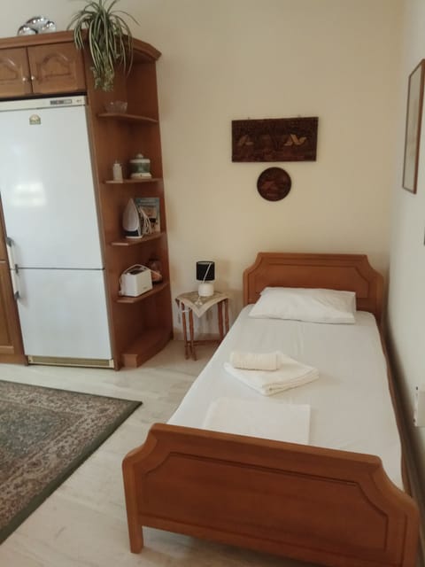 2 bedrooms, in-room safe, iron/ironing board, free WiFi