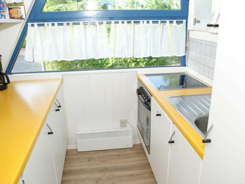 Fridge, oven, dishwasher, highchair