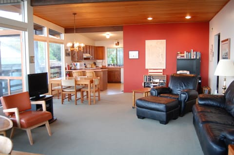 Open Floor Plan - Living Room, Dining Room, Kitchen