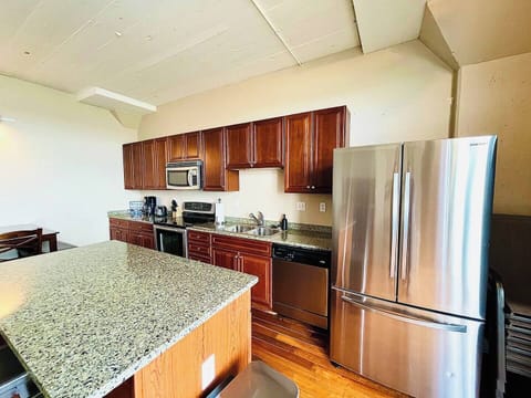 Modern Kitchen with Ample Storage
A full-sized stainless steel fridge and generous cabinet space make this kitchen both stylish and functional. The open layout ensures you're always part of the conversation.