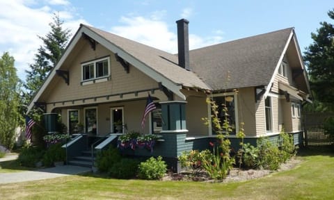 Historic Acanthus House. 


This is a Non-Smoking unit.