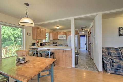 Dining Area | Dishware Provided