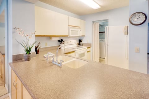 Kitchen - Don’t feel like dining out? The kitchen is fully equipped to enjoy all your favorite meals from home.