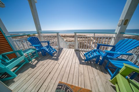 Top floor beachfront deck with stunning views of ocean.