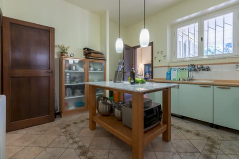 Dishwasher and professional knifes complete this lovely kitchen