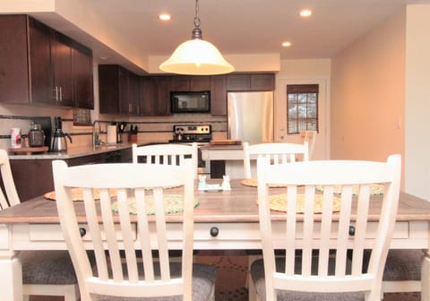 Dining room seating for six