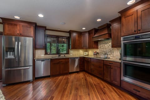 For BIG GATHERINGS:
2 dishwashers, 2 XL ovens, undercounter ice , XL Fridge
