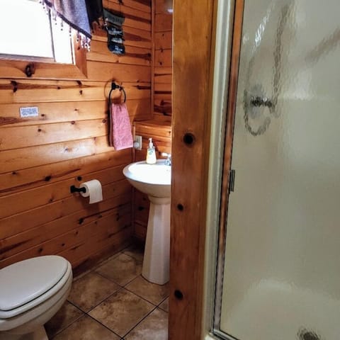 Redbud bathroom