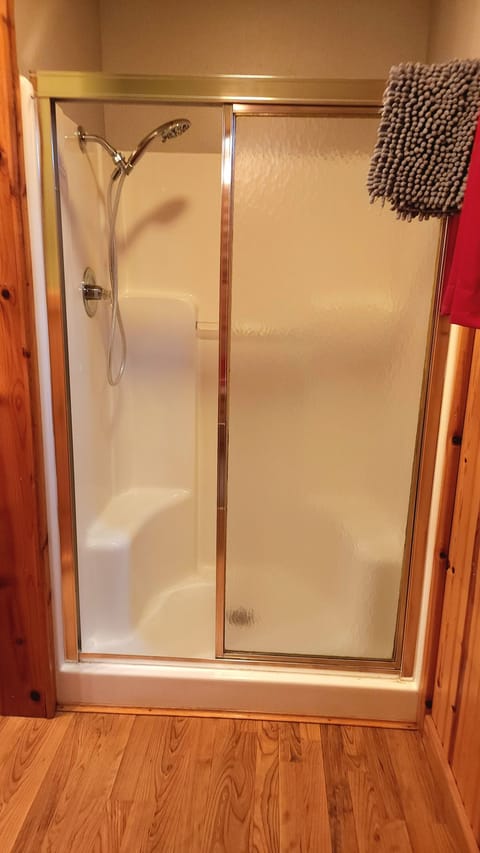Shower in Sycamore