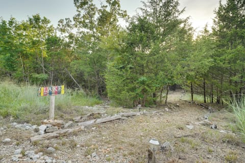 On-Site Natural Trail to Shore