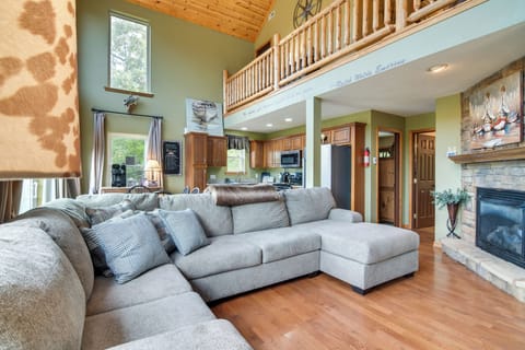 Living Room | Gas Fireplace | Free Starlink WiFi