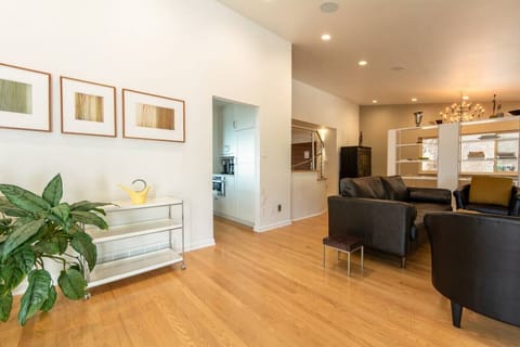 Large living room - 800 Square Feet