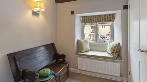 Bedroom 2, 14 Vineyard Street, Bolthole Retreats