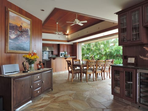 Entry into dining room & kitchen
