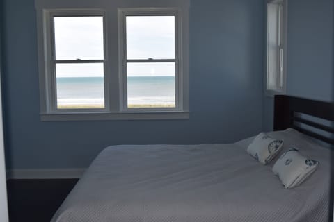 Bedroom 1, king bed with ocean view (blinds and nightstands have been added)