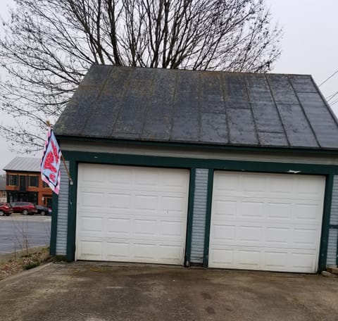 Private parking for Nana's Nest guests.