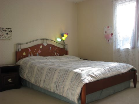 Memory foam beds, iron/ironing board, free WiFi, bed sheets