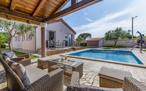 Villa Sandra 4+2 with pool, garden & terrace with barbecue & free Wi-Fi ...