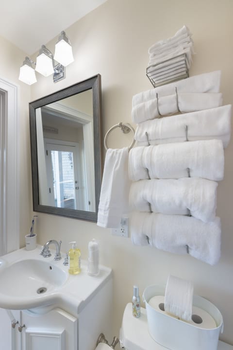 3rd Floor Full Bathroom. We provide plenty of clean towels in all bathrooms.