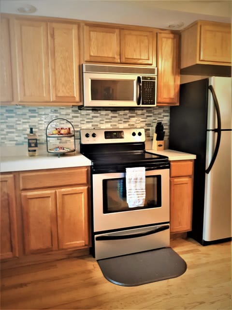 Elec. stove, full fridge/freezer, microwave, dishwasher. Crockpot, waffle maker