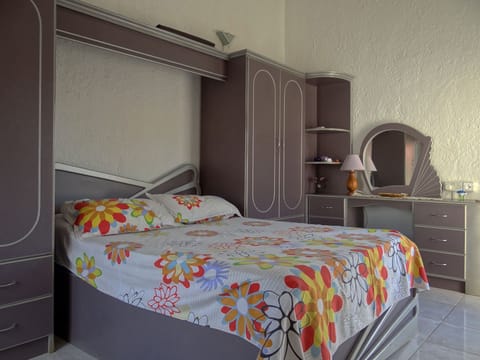 4 bedrooms, in-room safe, iron/ironing board, cribs/infant beds
